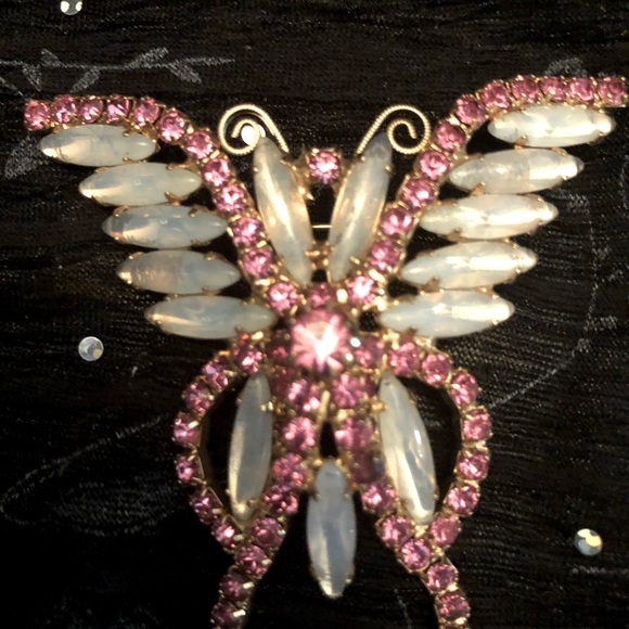 Jewelry - Beautiful vintage butterfly brooch